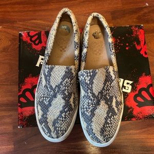 Vince Camuto Sneakers